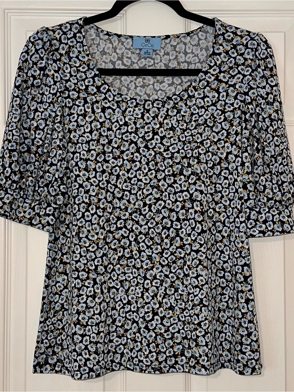 CeCe Black Floral Scoop Neck Puff Sleeves with Light Blue & Tan Flowers M